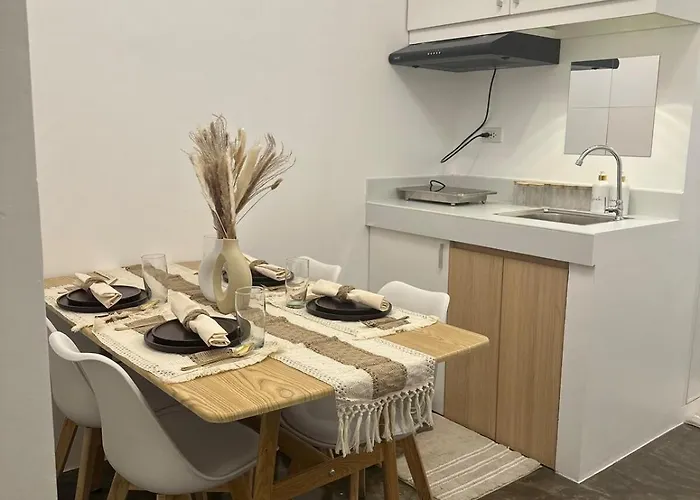 アパート Bloq Residences Sikatuna 2 Unit 1616